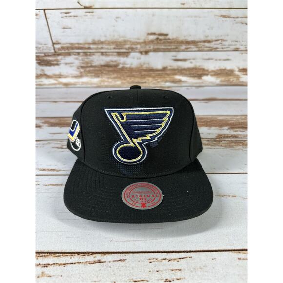 Mitchell & Ness NHL St. Louis Blues Team Logo Navy Retro Snapback Cap Hat - Picture 1 of 5